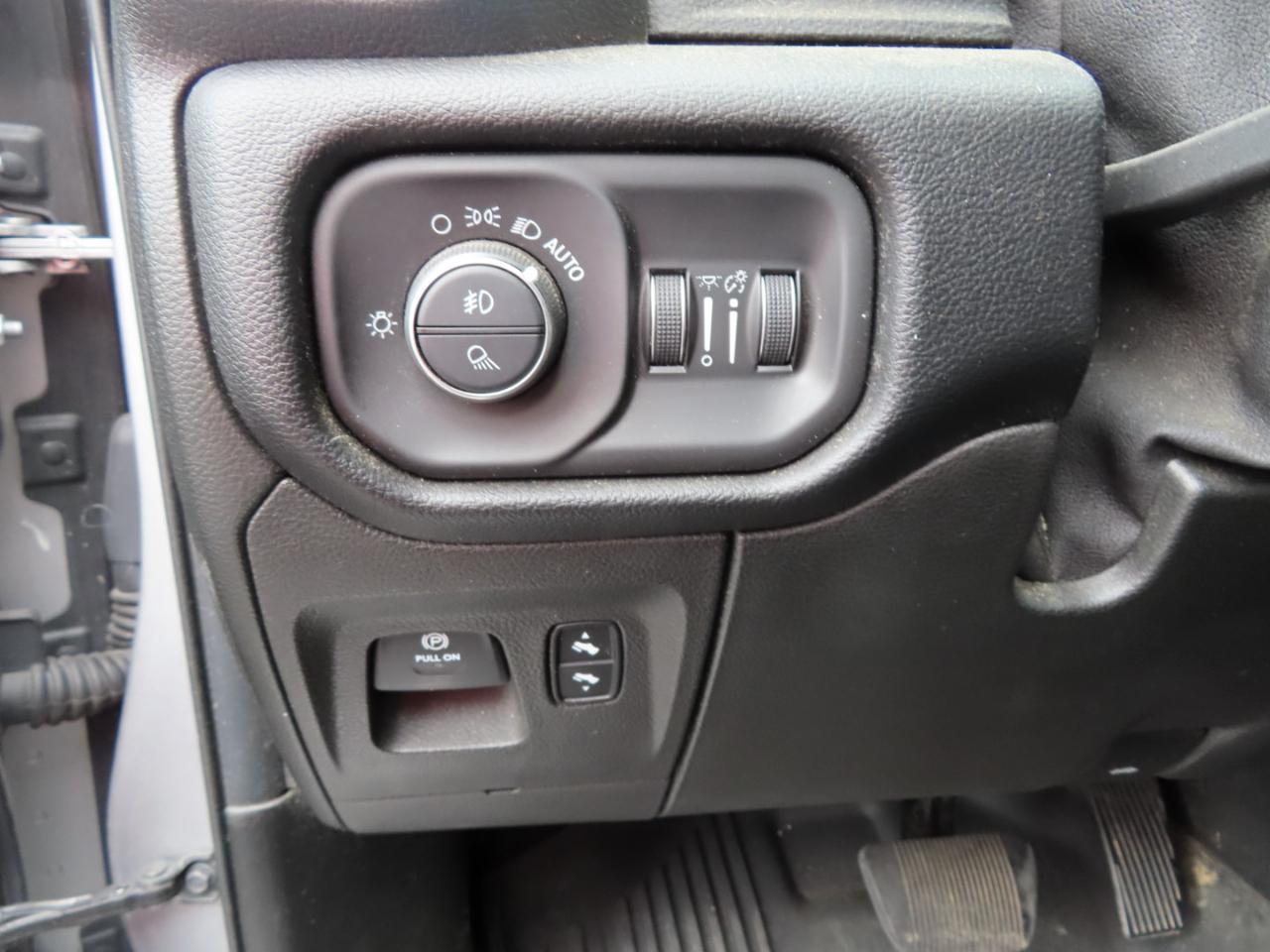 RAM 1500 Laramie 4x4 Crew Cab 5'7" Box 2019