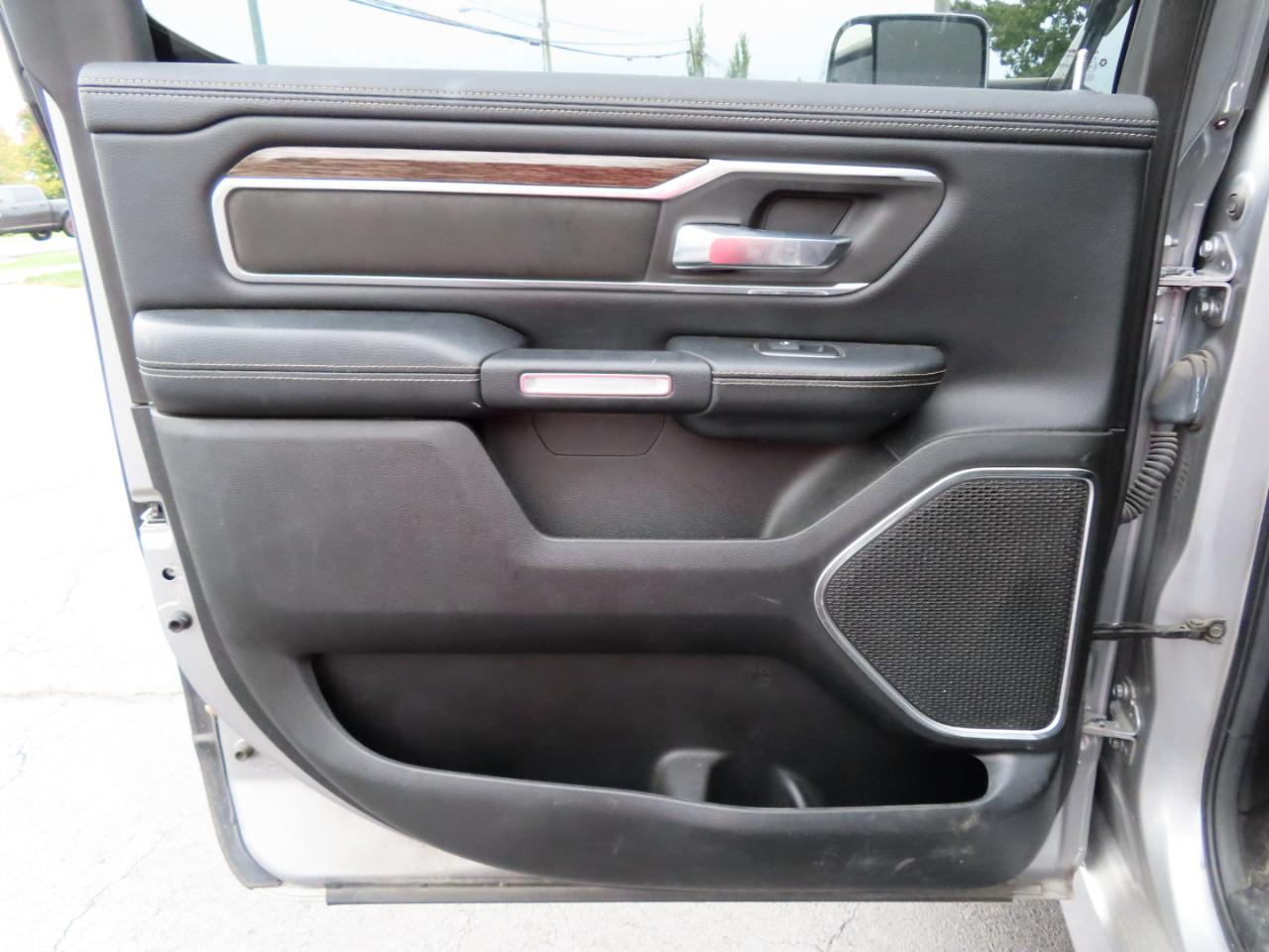 RAM 1500 Laramie 4x4 Crew Cab 5'7" Box 2019