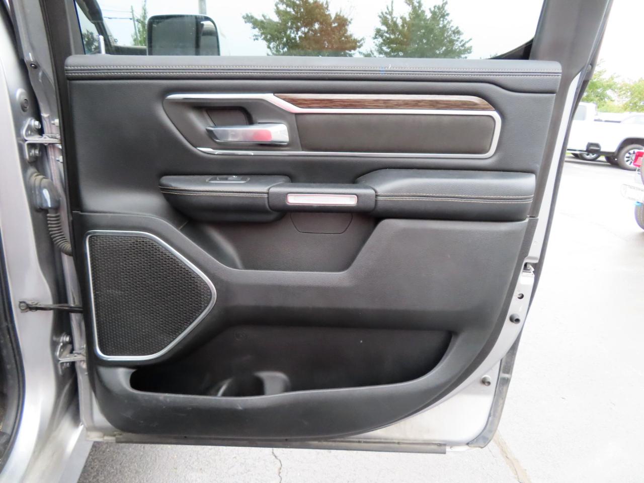 RAM 1500 Laramie 4x4 Crew Cab 5'7" Box 2019