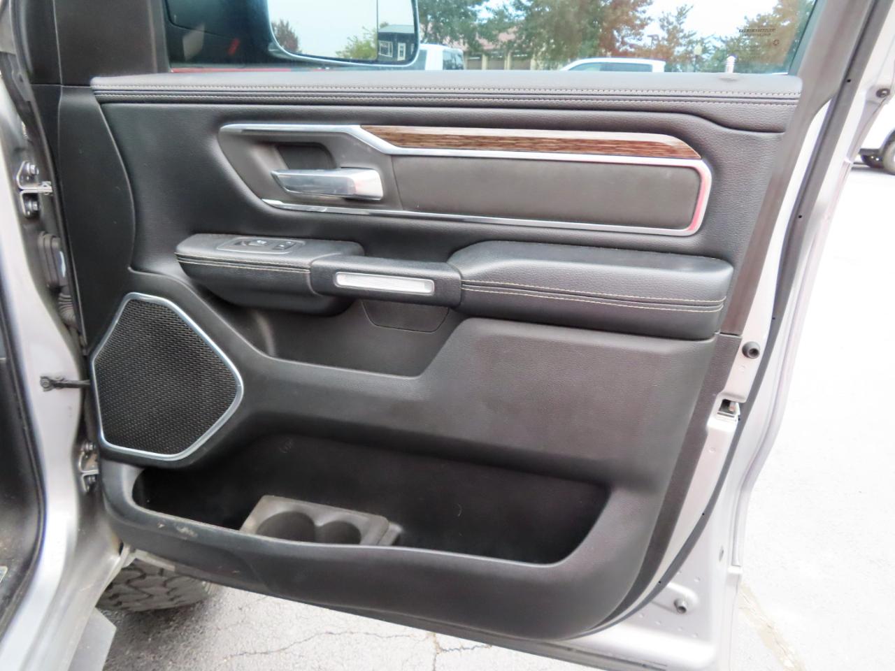 RAM 1500 Laramie 4x4 Crew Cab 5'7" Box 2019