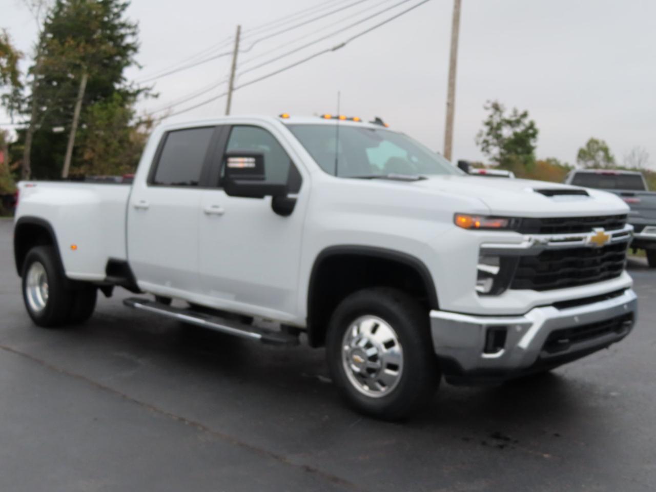 Chevrolet Silverado 3500HD 4WD Crew Cab 172" LT 2025