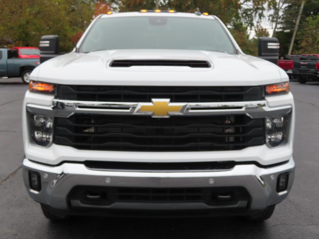 Chevrolet Silverado 3500HD 4WD Crew Cab 172" LT 2025