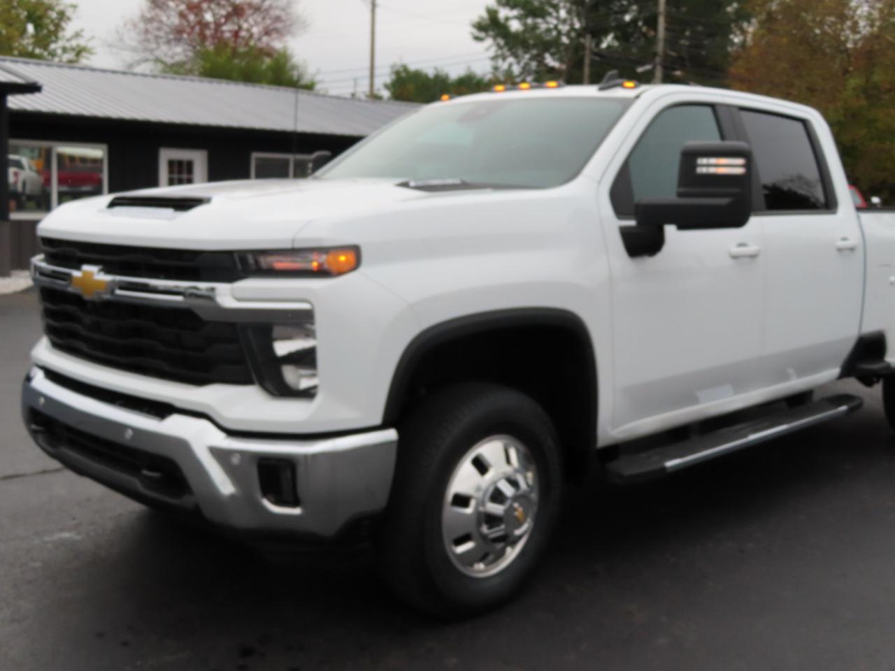 Chevrolet Silverado 3500HD 4WD Crew Cab 172" LT 2025