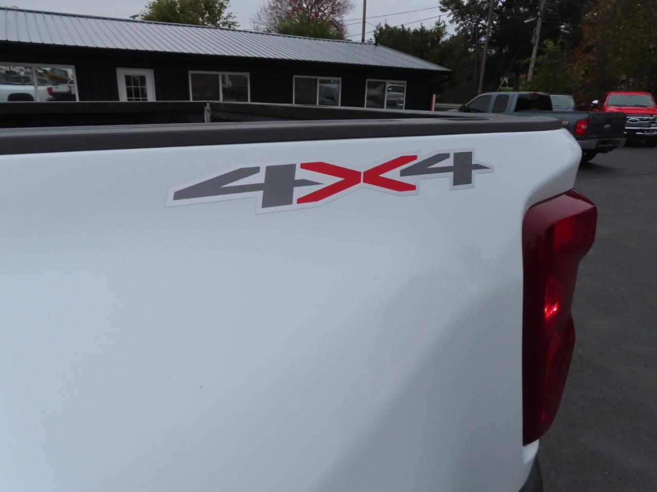 Chevrolet Silverado 3500HD 4WD Crew Cab 172" LT 2025