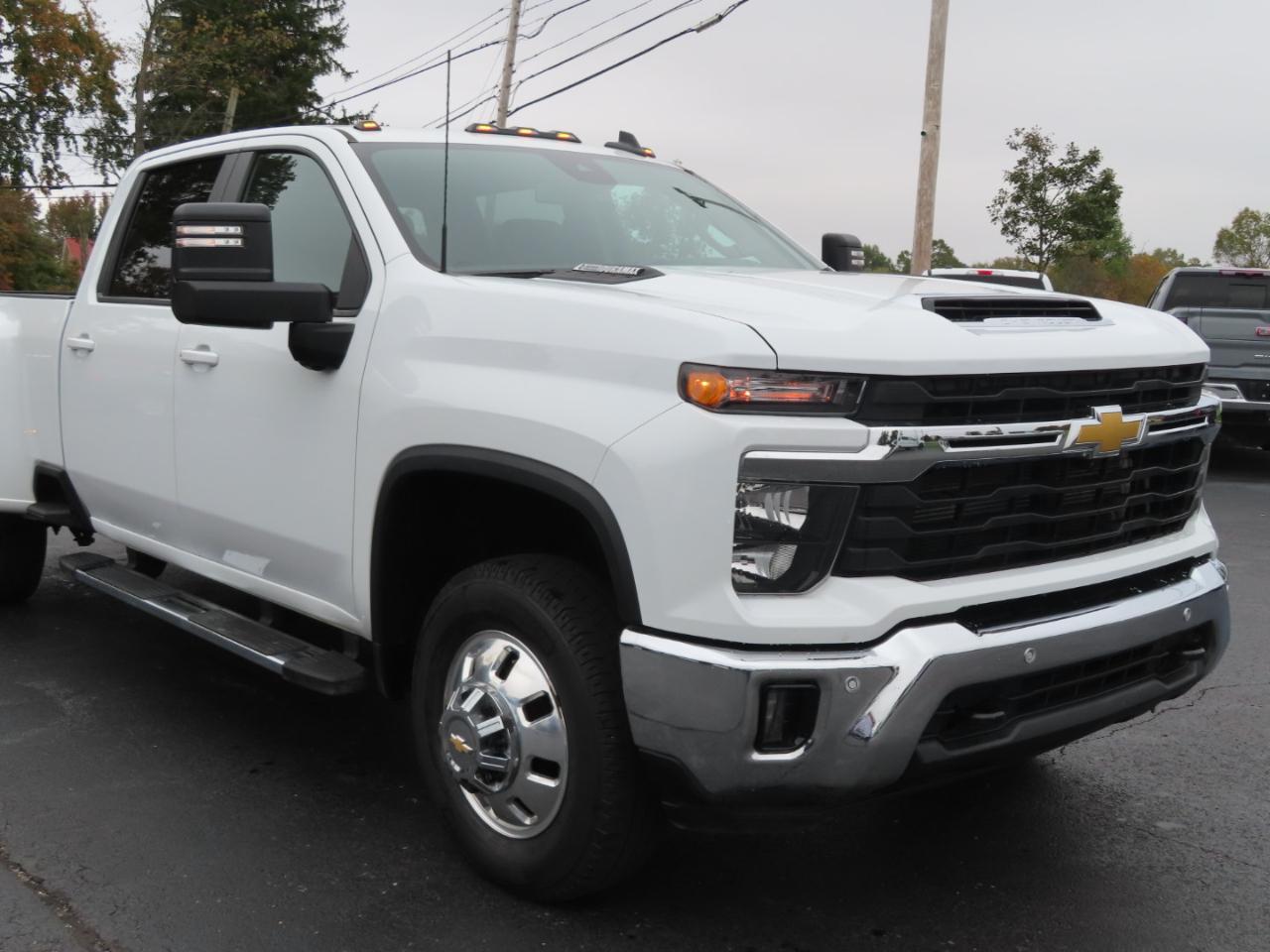 Chevrolet Silverado 3500HD 4WD Crew Cab 172" LT 2025