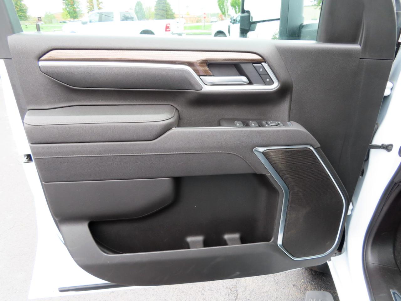 Chevrolet Silverado 3500HD 4WD Crew Cab 172" LT 2025