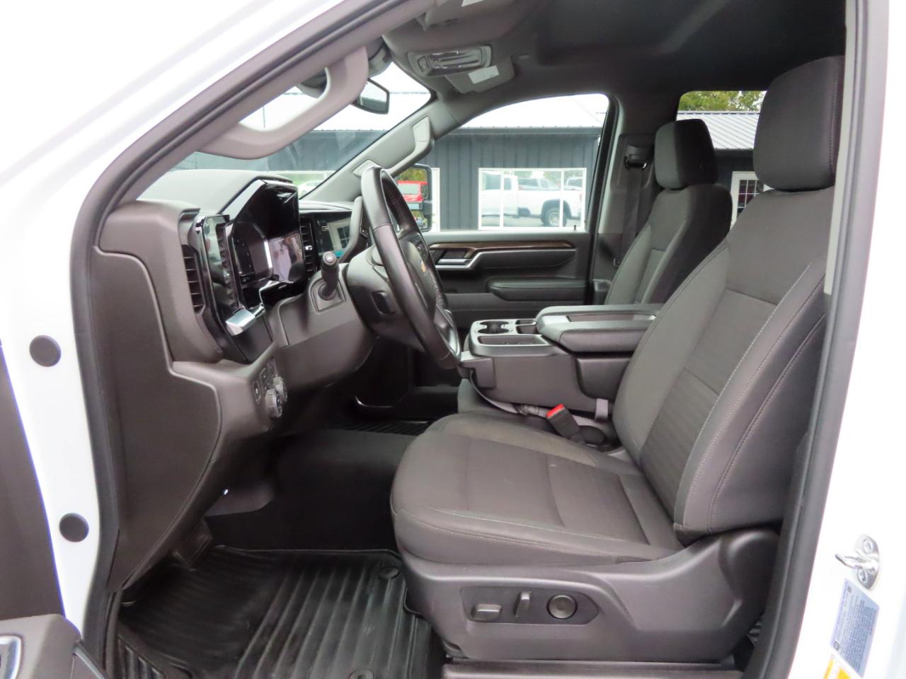 Chevrolet Silverado 3500HD 4WD Crew Cab 172" LT 2025