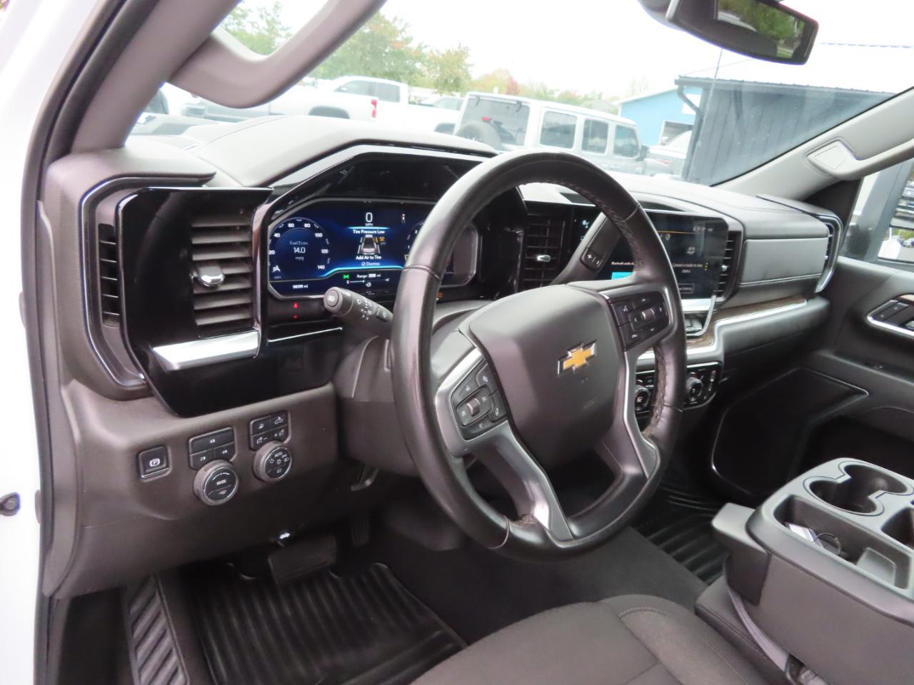 Chevrolet Silverado 3500HD 4WD Crew Cab 172" LT 2025