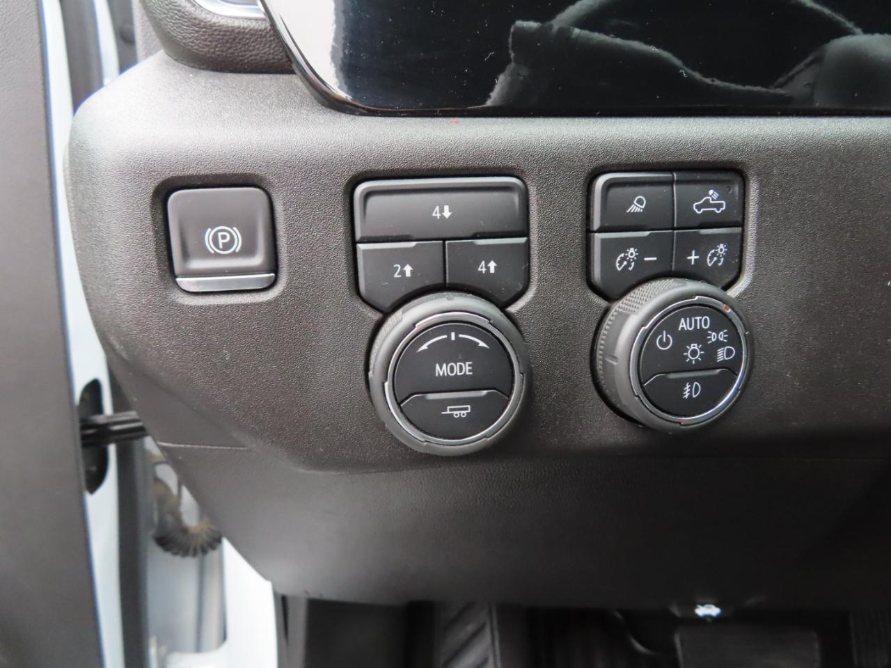 Chevrolet Silverado 3500HD 4WD Crew Cab 172" LT 2025