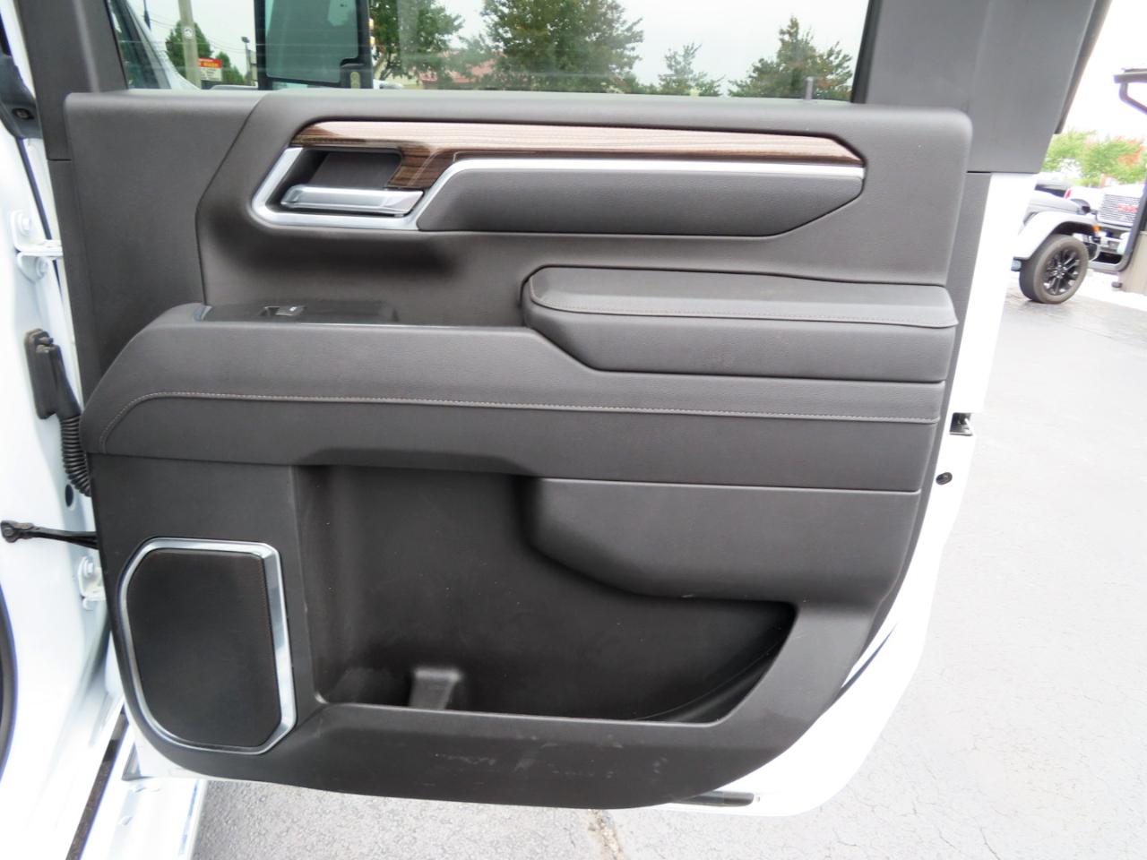 Chevrolet Silverado 3500HD 4WD Crew Cab 172" LT 2025