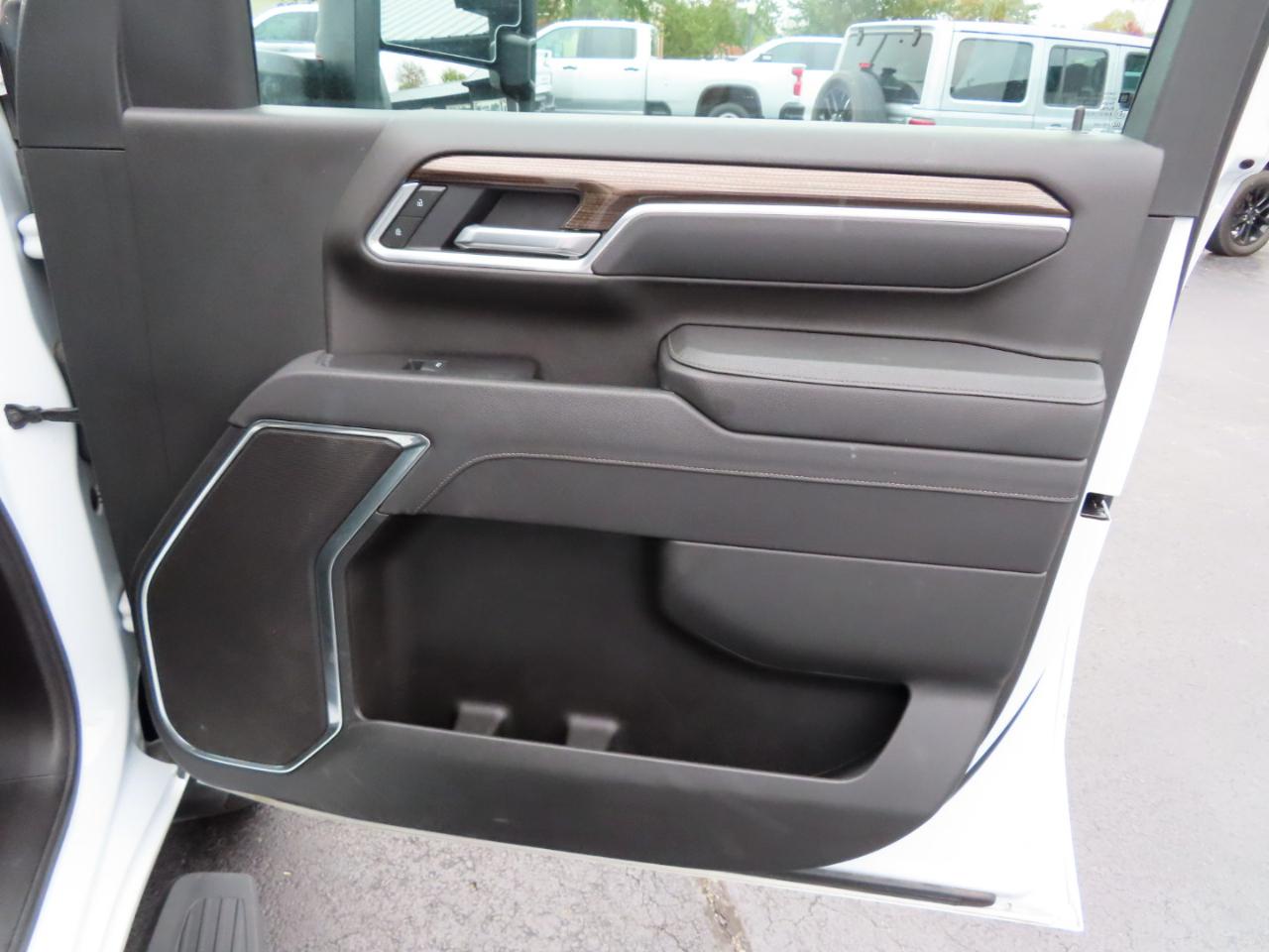 Chevrolet Silverado 3500HD 4WD Crew Cab 172" LT 2025