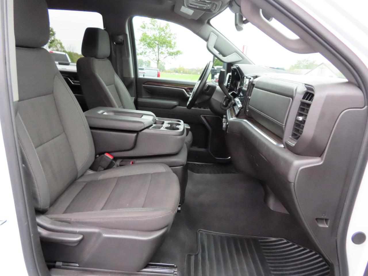 Chevrolet Silverado 3500HD 4WD Crew Cab 172" LT 2025