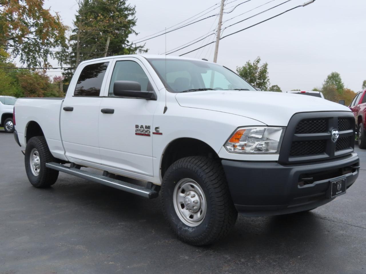 RAM 2500 Tradesman 4x4 Crew Cab 6'4" Box 2018