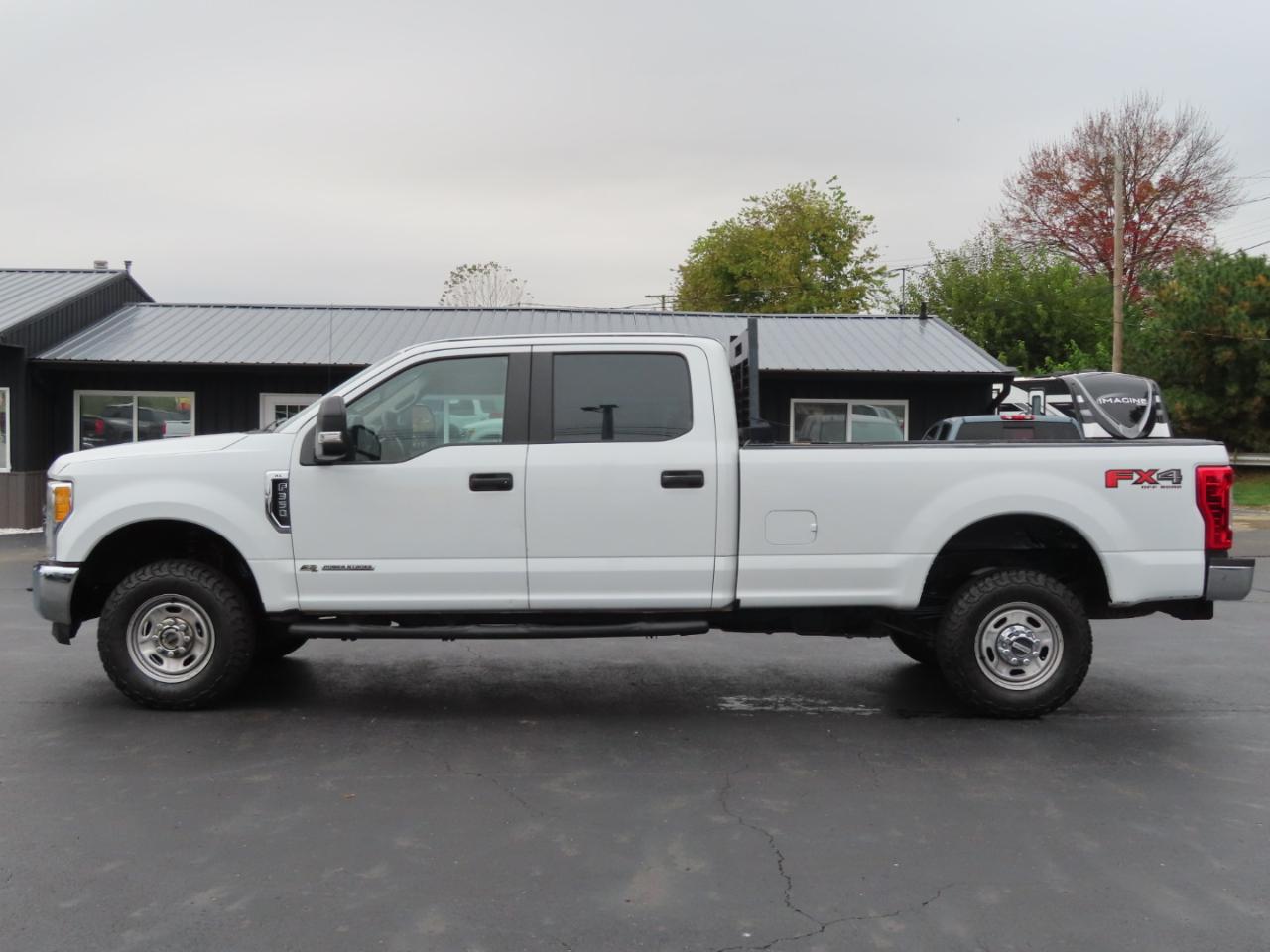 Ford Super Duty F-350 SRW XL 4WD Crew Cab 8' Box 2017