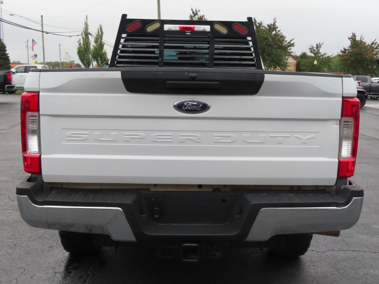 Ford Super Duty F-350 SRW XL 4WD Crew Cab 8' Box 2017