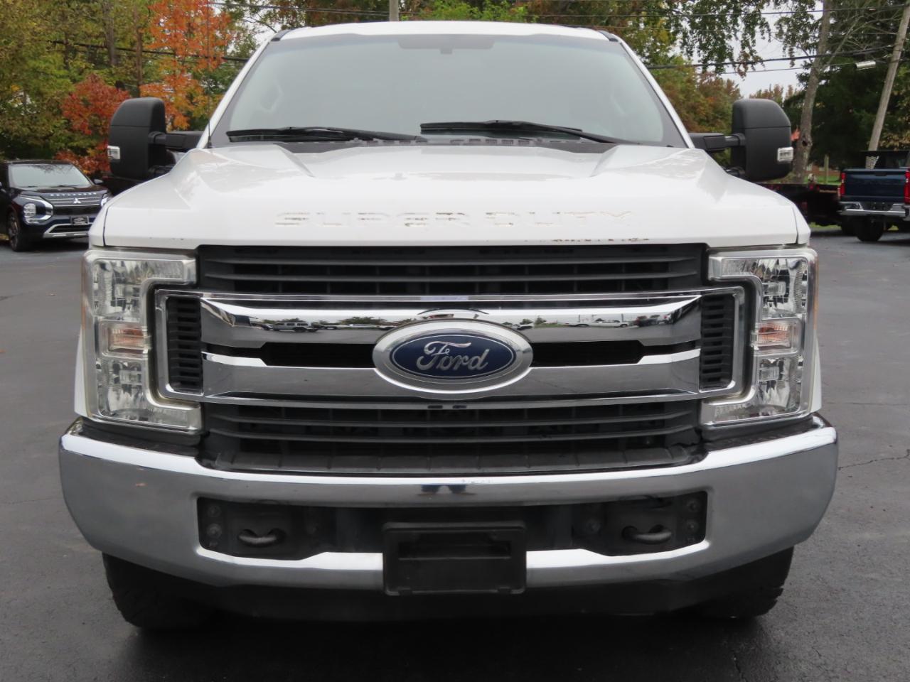 Ford Super Duty F-350 SRW XL 4WD Crew Cab 8' Box 2017