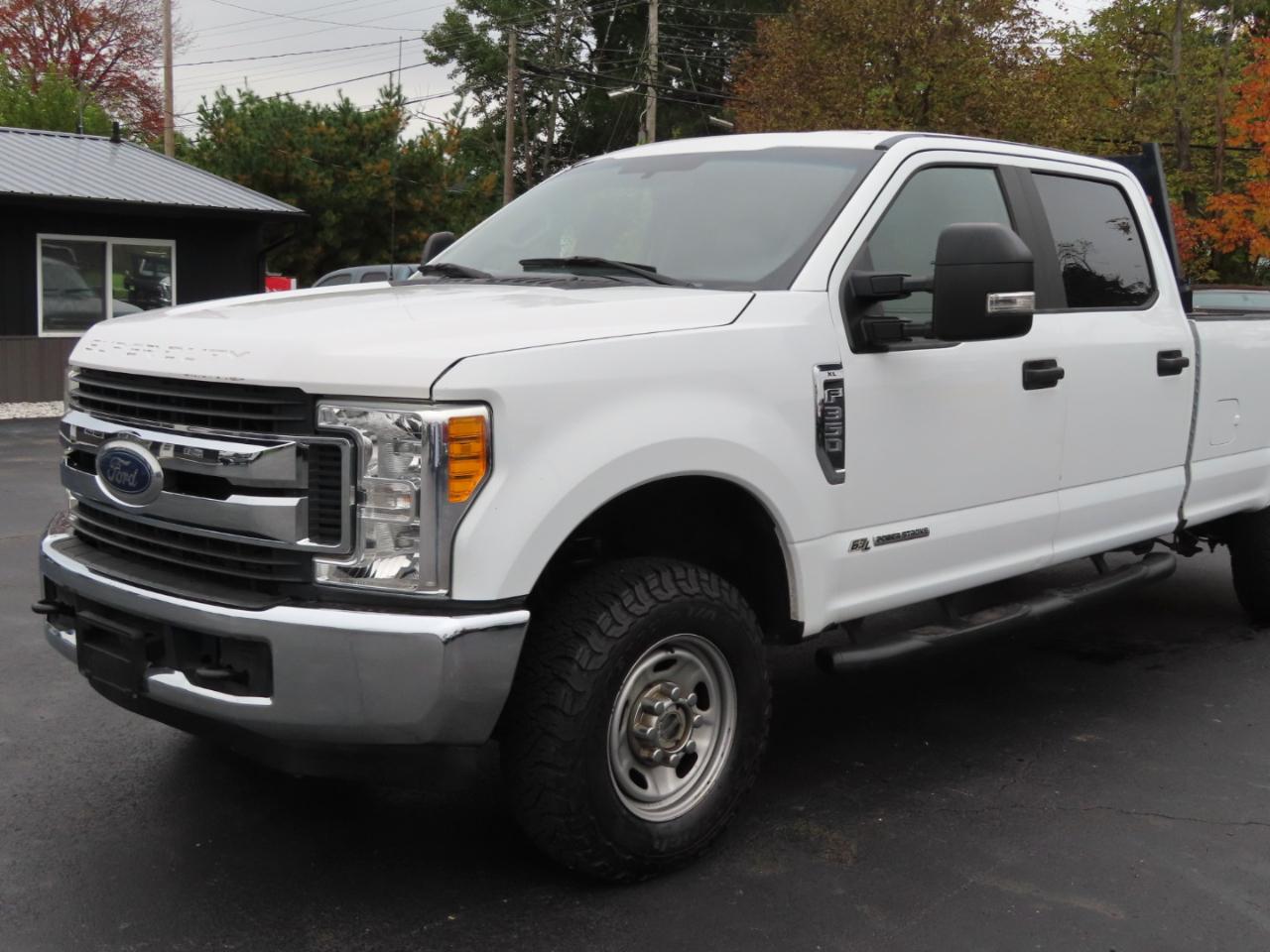 Ford Super Duty F-350 SRW XL 4WD Crew Cab 8' Box 2017