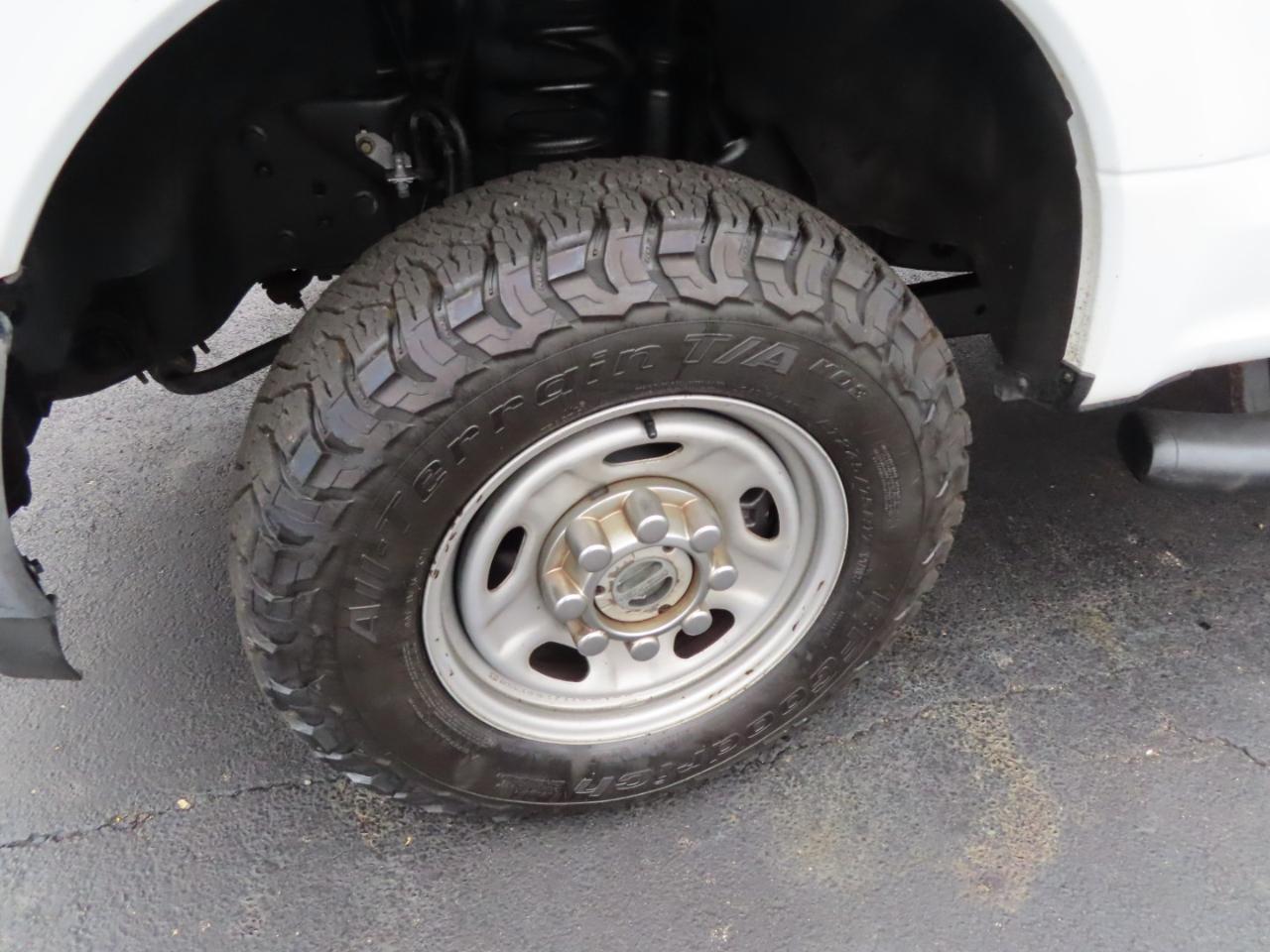 Ford Super Duty F-350 SRW XL 4WD Crew Cab 8' Box 2017