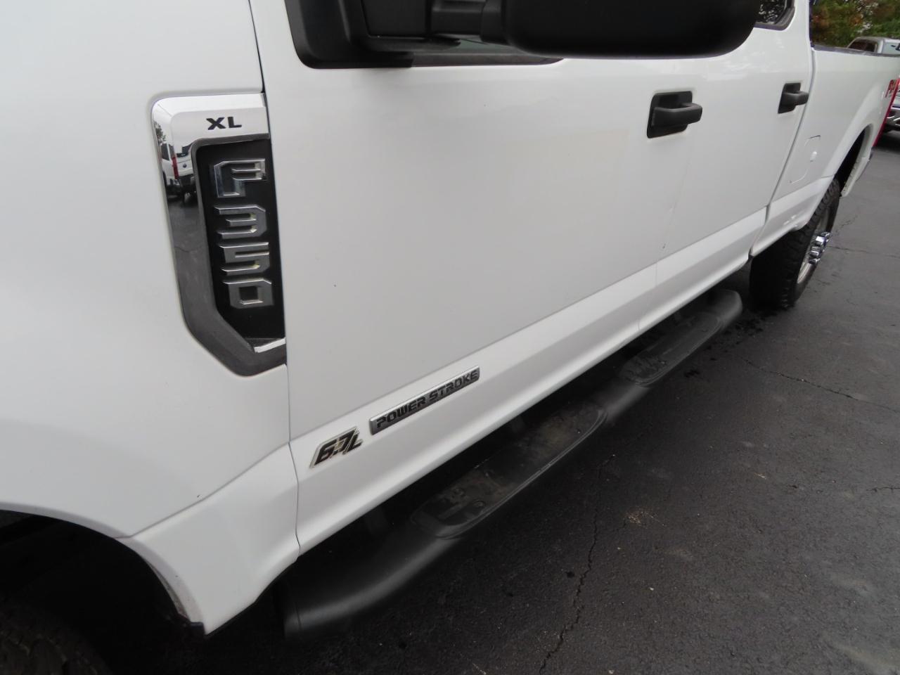Ford Super Duty F-350 SRW XL 4WD Crew Cab 8' Box 2017