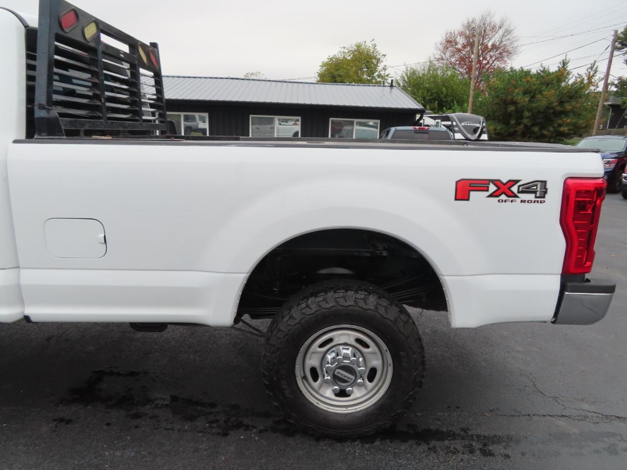 Ford Super Duty F-350 SRW XL 4WD Crew Cab 8' Box 2017