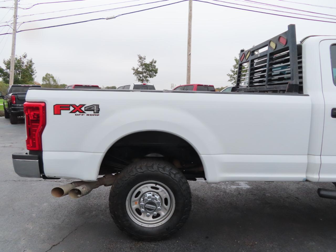 Ford Super Duty F-350 SRW XL 4WD Crew Cab 8' Box 2017