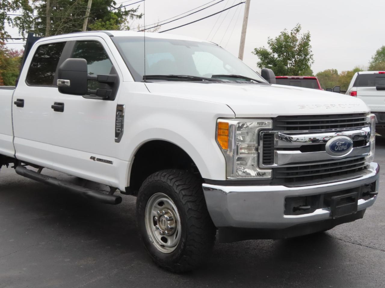 Ford Super Duty F-350 SRW XL 4WD Crew Cab 8' Box 2017