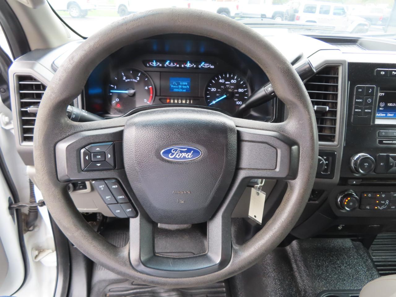 Ford Super Duty F-350 SRW XL 4WD Crew Cab 8' Box 2017