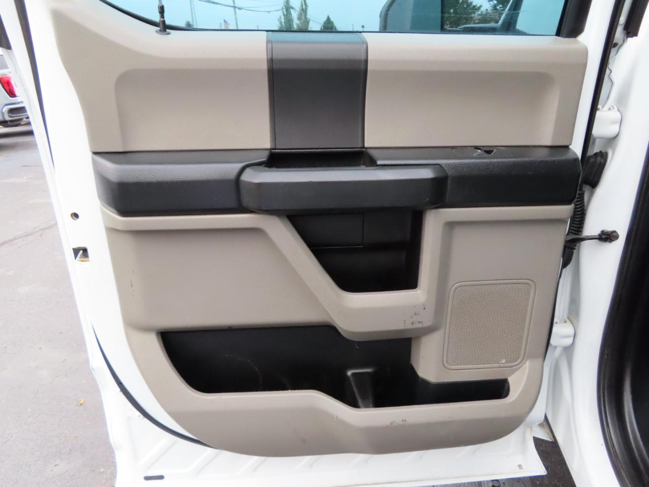 Ford Super Duty F-350 SRW XL 4WD Crew Cab 8' Box 2017