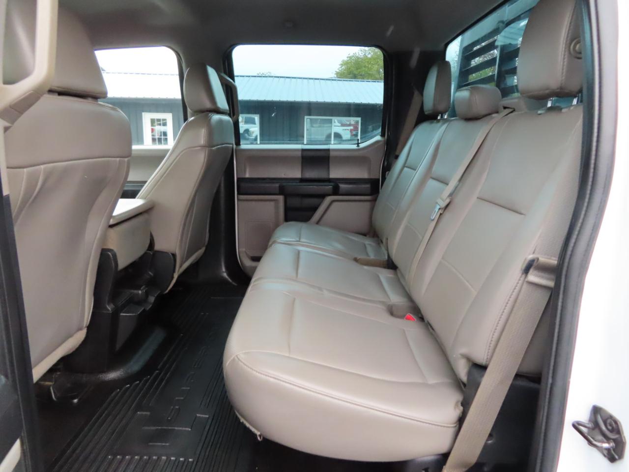 Ford Super Duty F-350 SRW XL 4WD Crew Cab 8' Box 2017