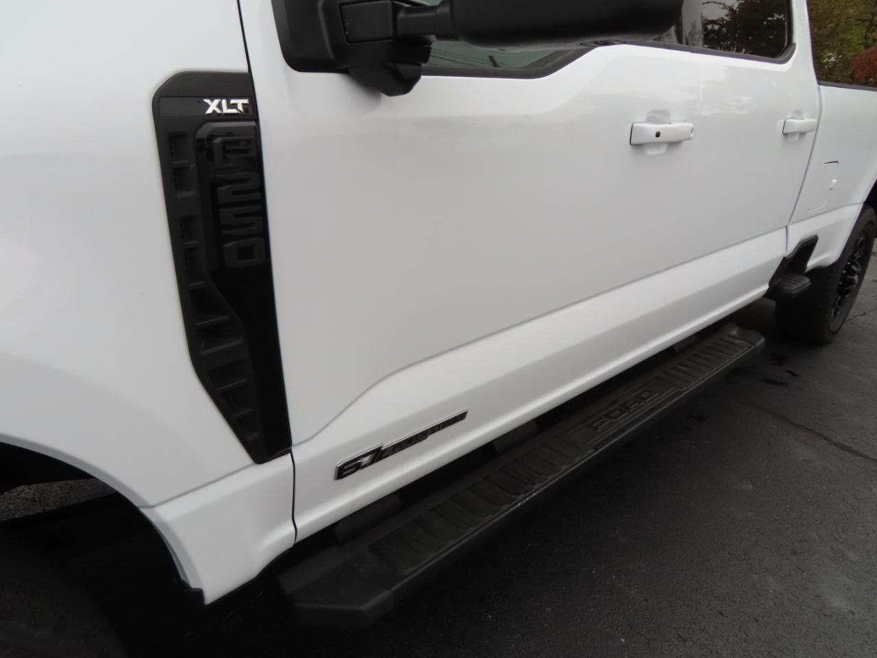 Ford Super Duty F-250 SRW XLT 4WD Crew Cab 8' Box 2025