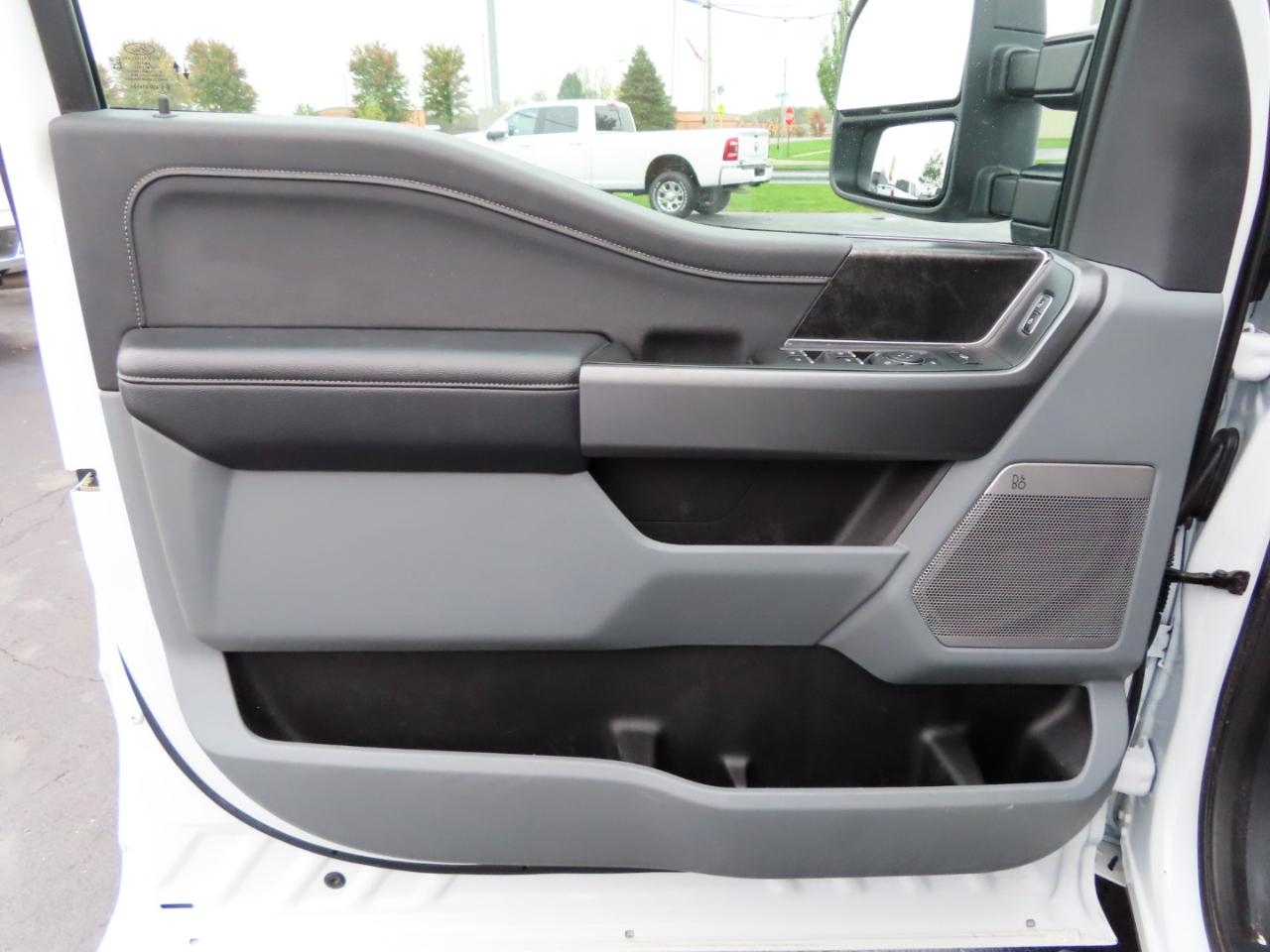 Ford Super Duty F-250 SRW XLT 4WD Crew Cab 8' Box 2025