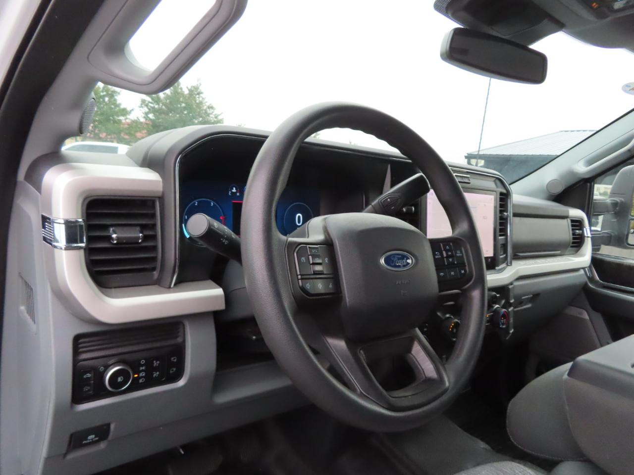 Ford Super Duty F-250 SRW XLT 4WD Crew Cab 8' Box 2025