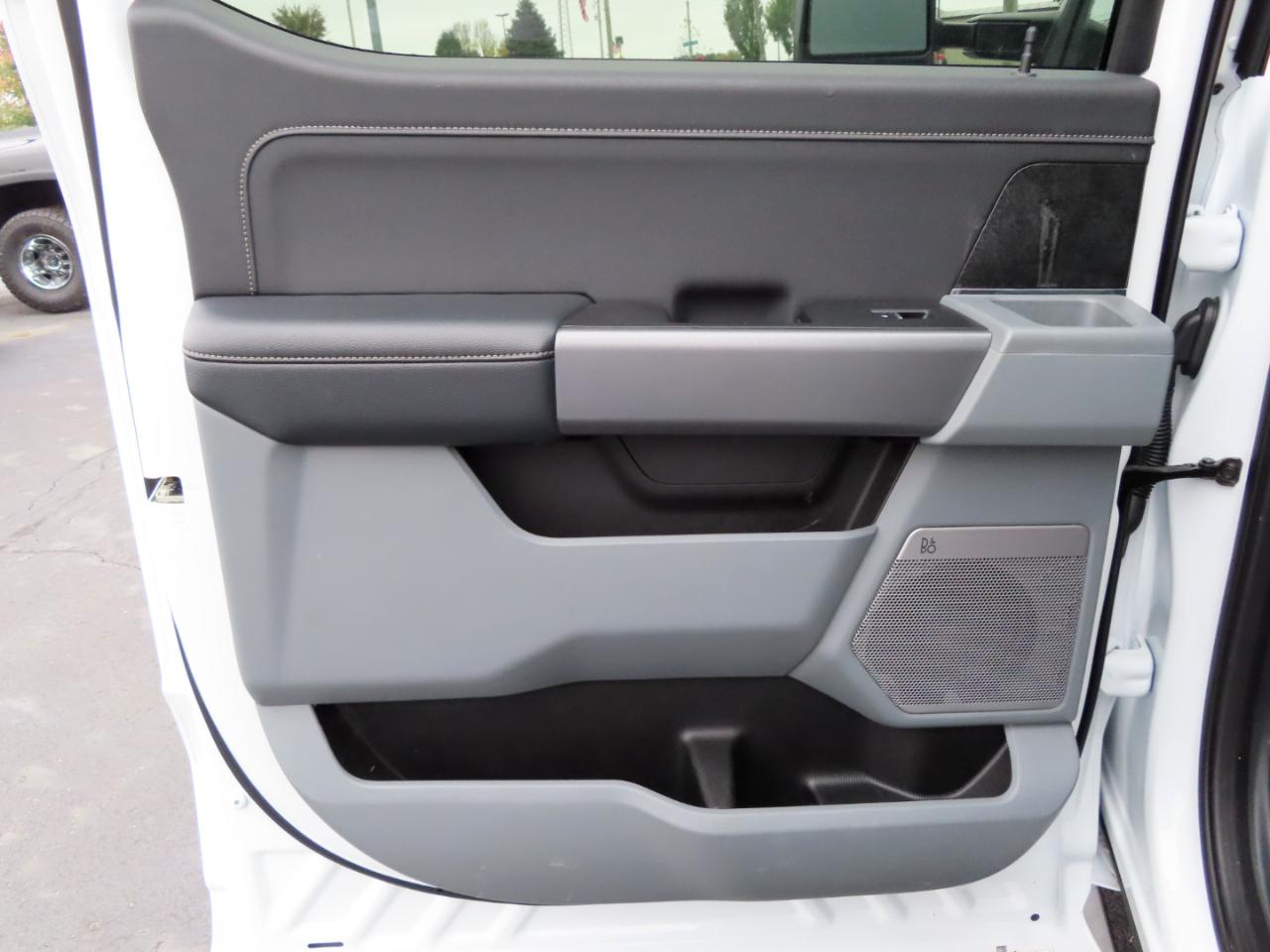Ford Super Duty F-250 SRW XLT 4WD Crew Cab 8' Box 2025