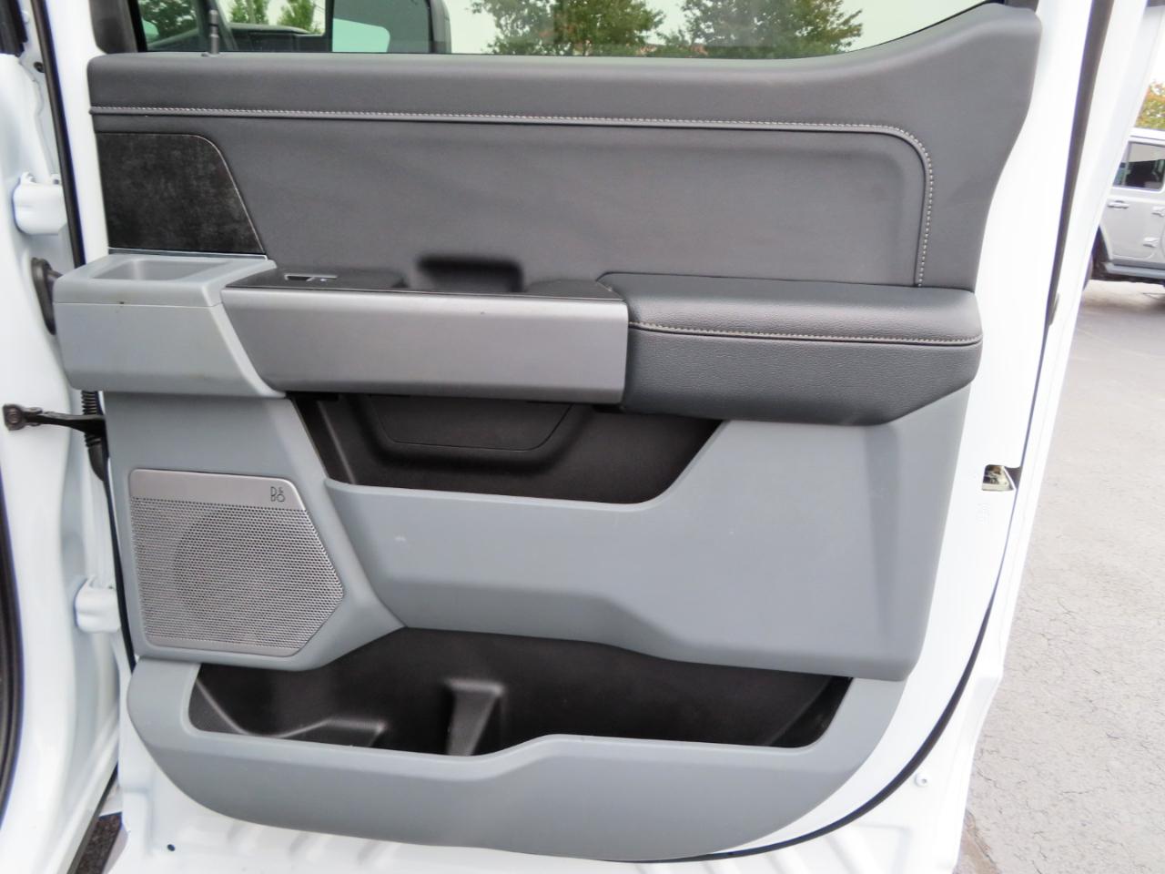 Ford Super Duty F-250 SRW XLT 4WD Crew Cab 8' Box 2025