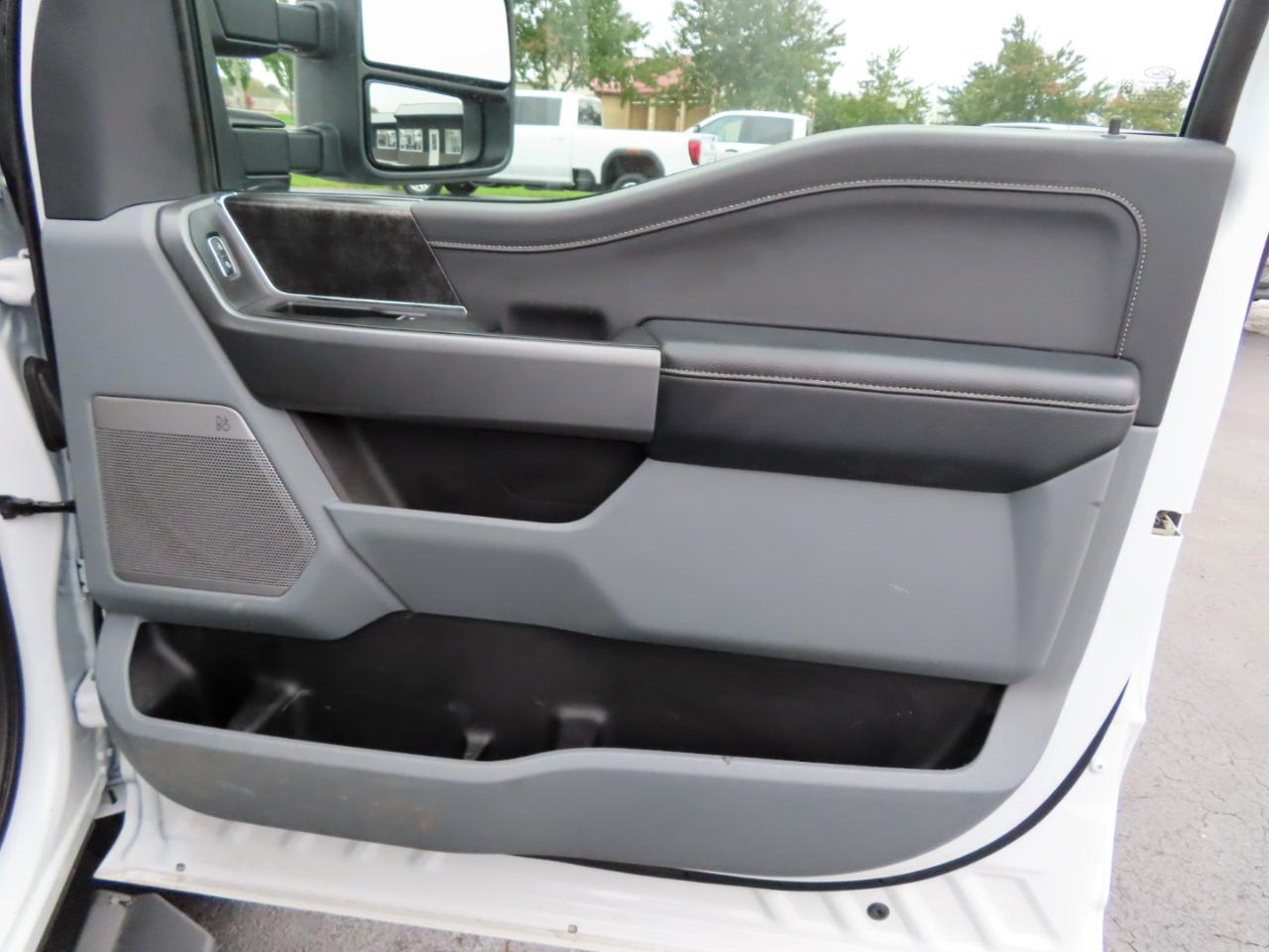Ford Super Duty F-250 SRW XLT 4WD Crew Cab 8' Box 2025