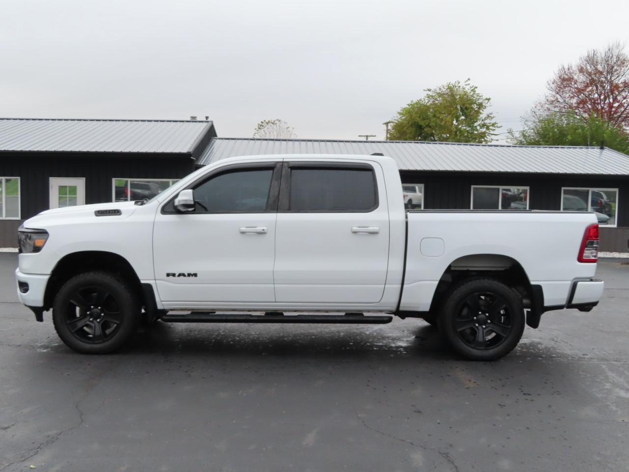 RAM 1500 Big Horn 4x4 Crew Cab 5'7" Box 2020