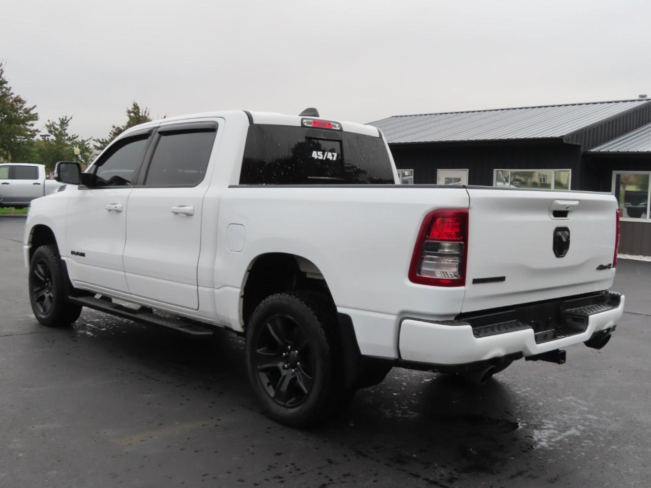RAM 1500 Big Horn 4x4 Crew Cab 5'7" Box 2020