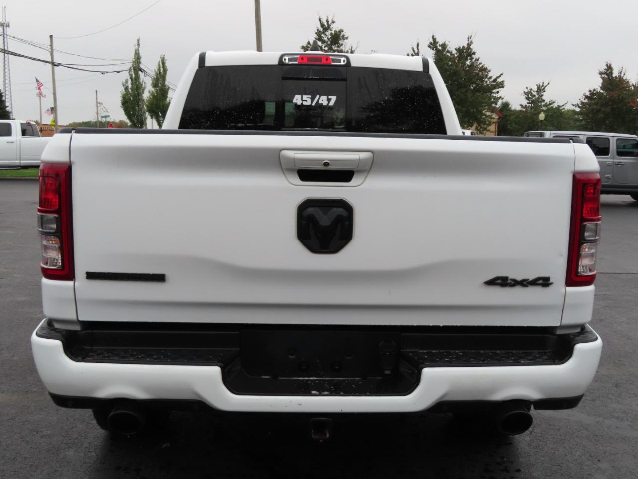 RAM 1500 Big Horn 4x4 Crew Cab 5'7" Box 2020