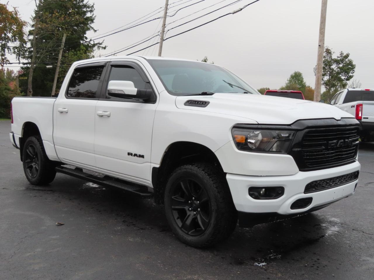 RAM 1500 Big Horn 4x4 Crew Cab 5'7" Box 2020