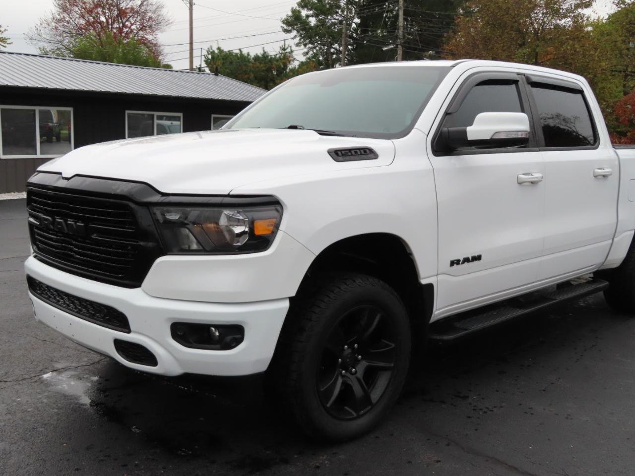 RAM 1500 Big Horn 4x4 Crew Cab 5'7" Box 2020