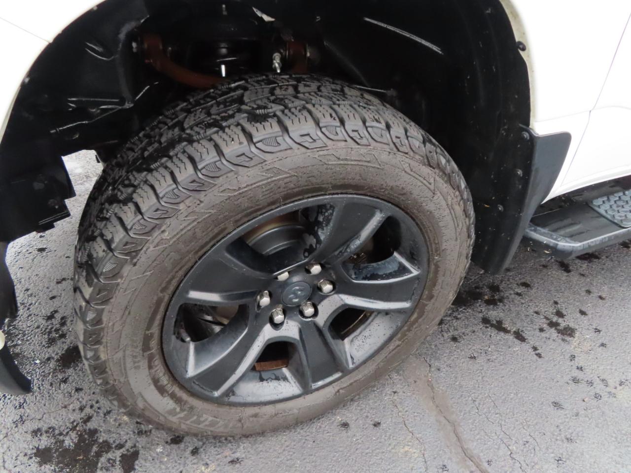 RAM 1500 Big Horn 4x4 Crew Cab 5'7" Box 2020