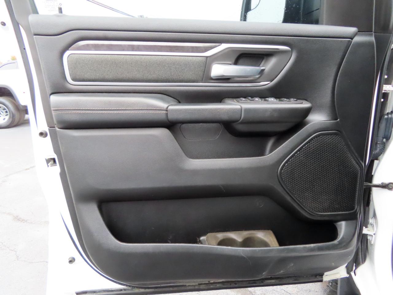 RAM 1500 Big Horn 4x4 Crew Cab 5'7" Box 2020