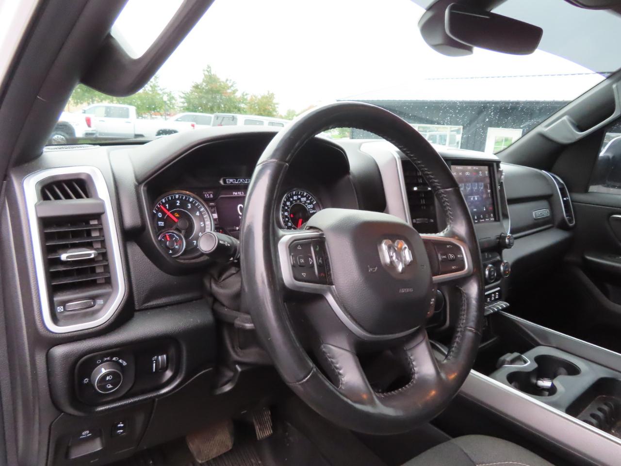 RAM 1500 Big Horn 4x4 Crew Cab 5'7" Box 2020