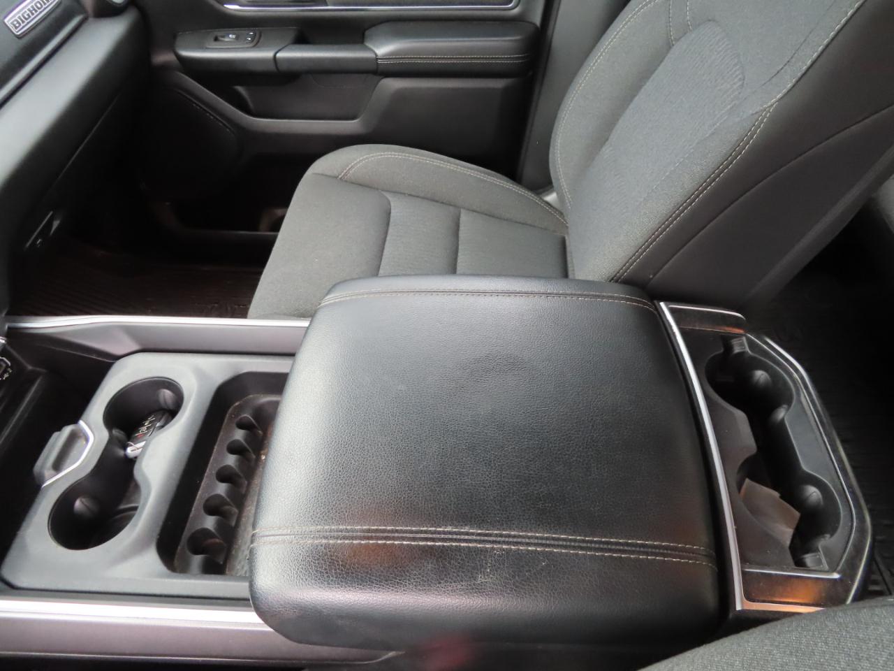 RAM 1500 Big Horn 4x4 Crew Cab 5'7" Box 2020