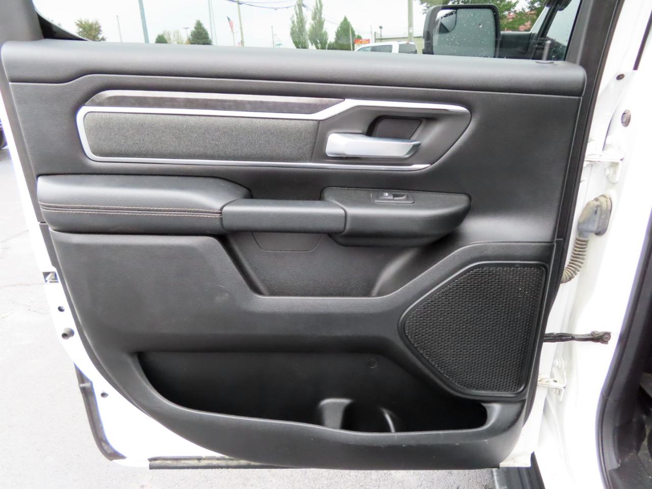 RAM 1500 Big Horn 4x4 Crew Cab 5'7" Box 2020