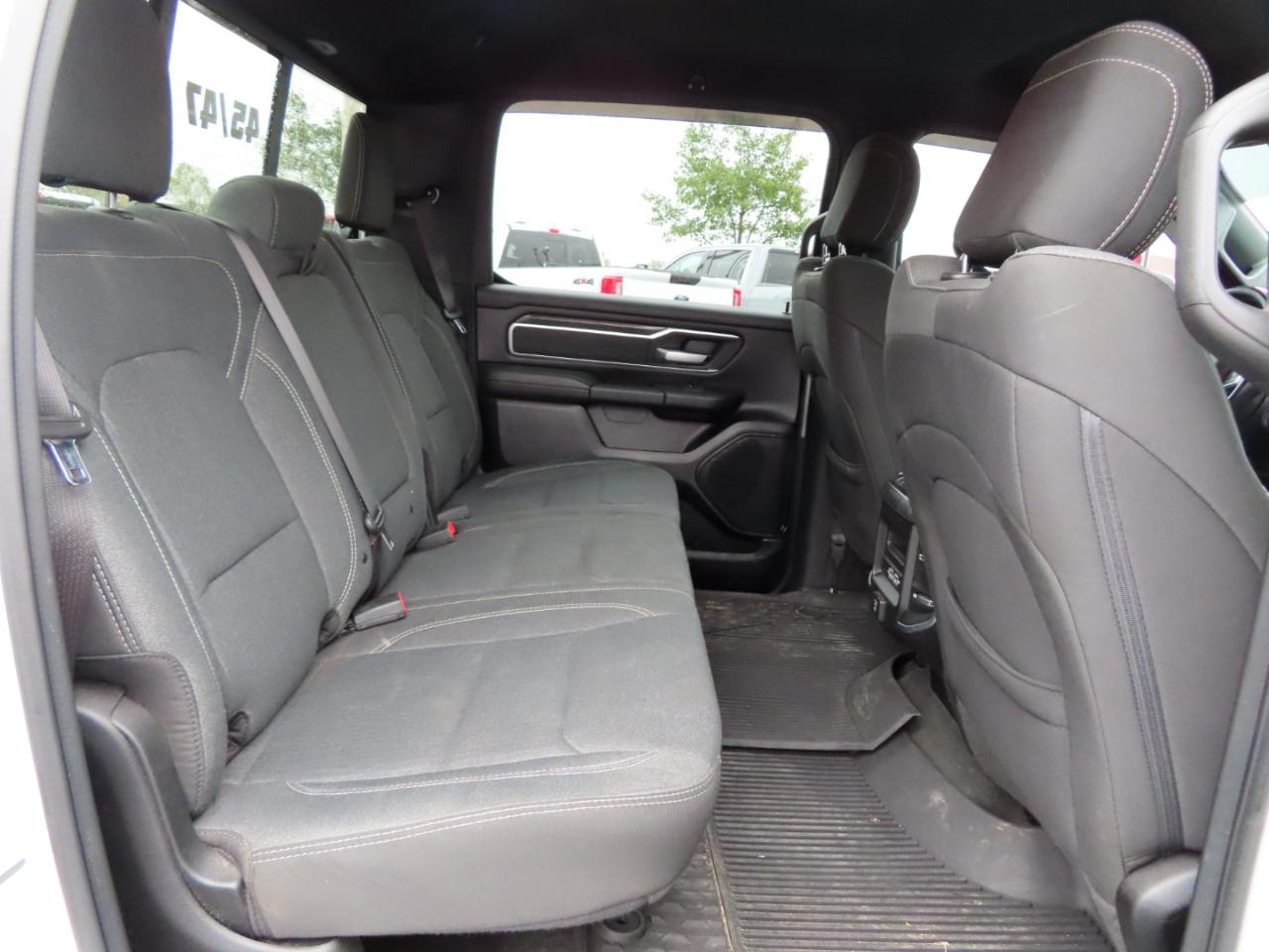RAM 1500 Big Horn 4x4 Crew Cab 5'7" Box 2020