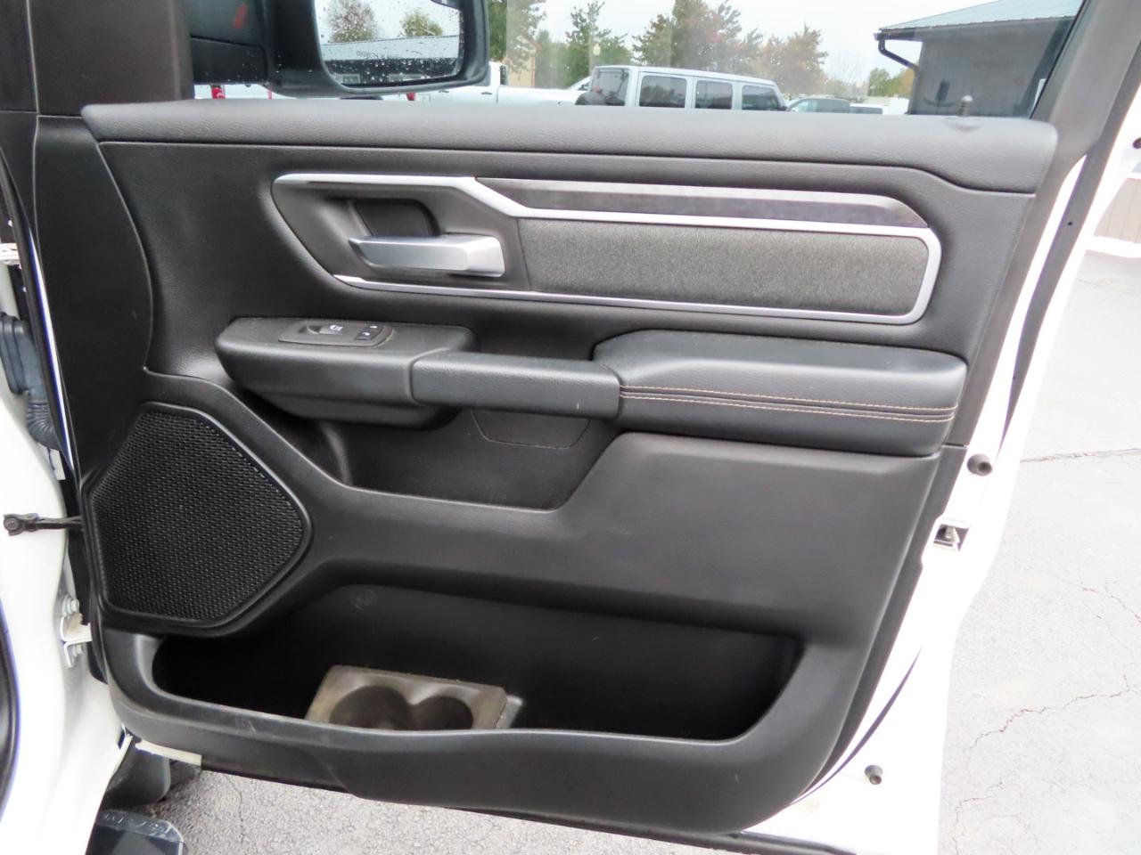 RAM 1500 Big Horn 4x4 Crew Cab 5'7" Box 2020