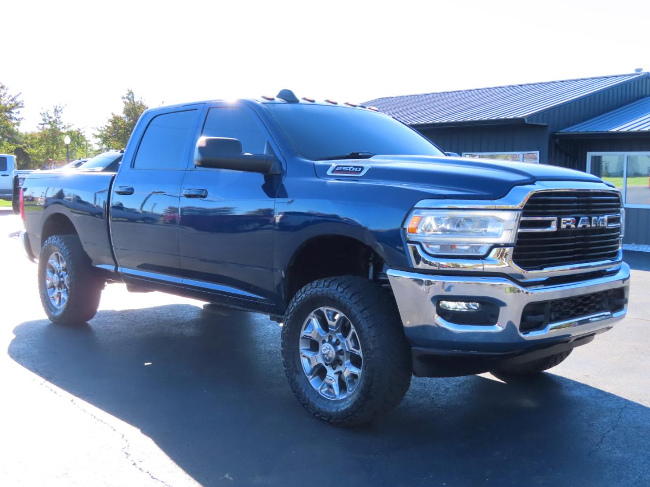 RAM 2500 Big Horn 4x4 Crew Cab 6'4" Box 2020