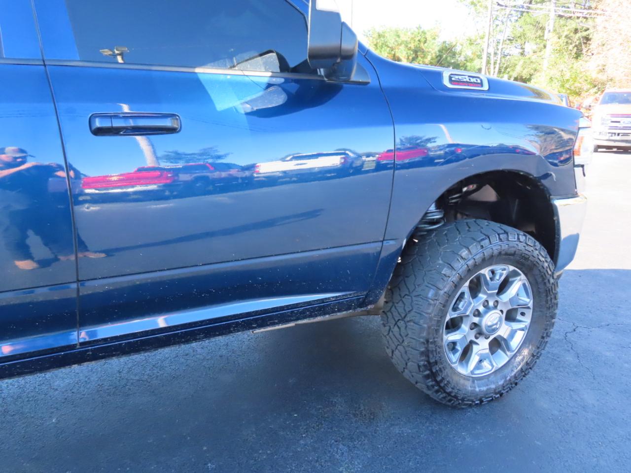 RAM 2500 Big Horn 4x4 Crew Cab 6'4" Box 2020