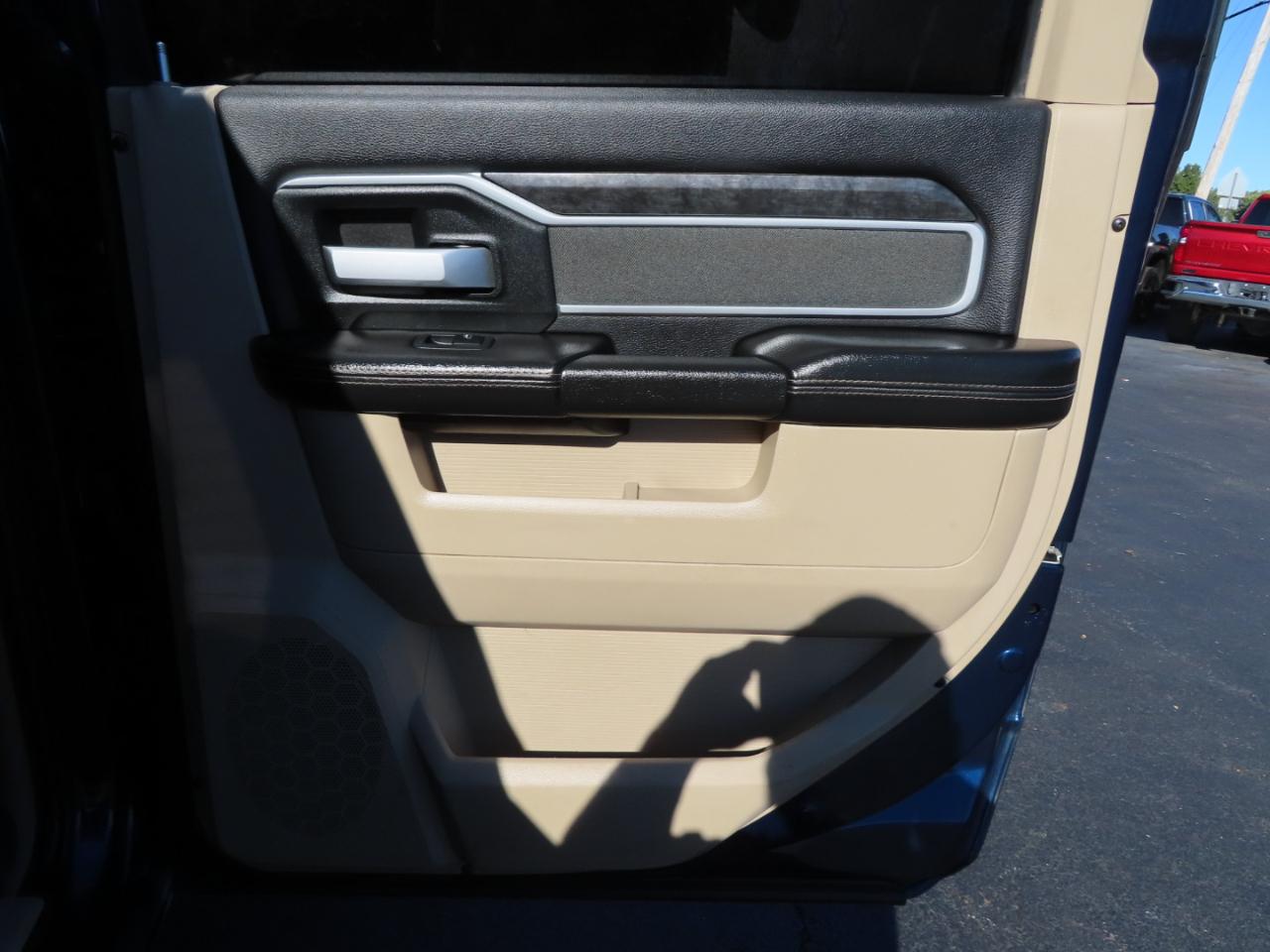 RAM 2500 Big Horn 4x4 Crew Cab 6'4" Box 2020